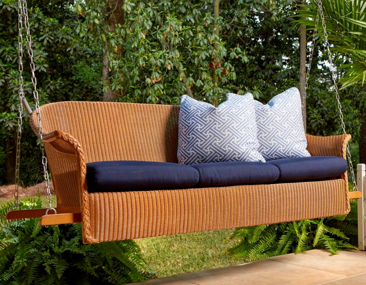 Lloyd Flanders Heirloom Universal Loom 3-Seat Swing 2 Lloyd Flanders Heirloom Universal Loom 3-Seat Swing - Image 2