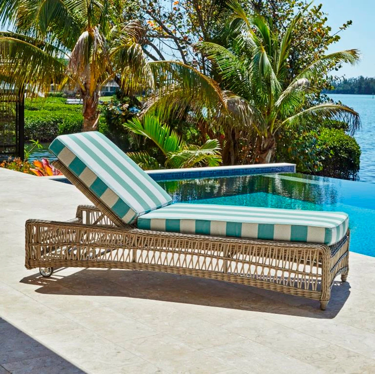 Lloyd Flanders Vinyl Wicker Mackinac Chaise Lounge Chair 4 Lloyd Flanders Vinyl Wicker Mackinac Chaise Lounge Chair - Image 4