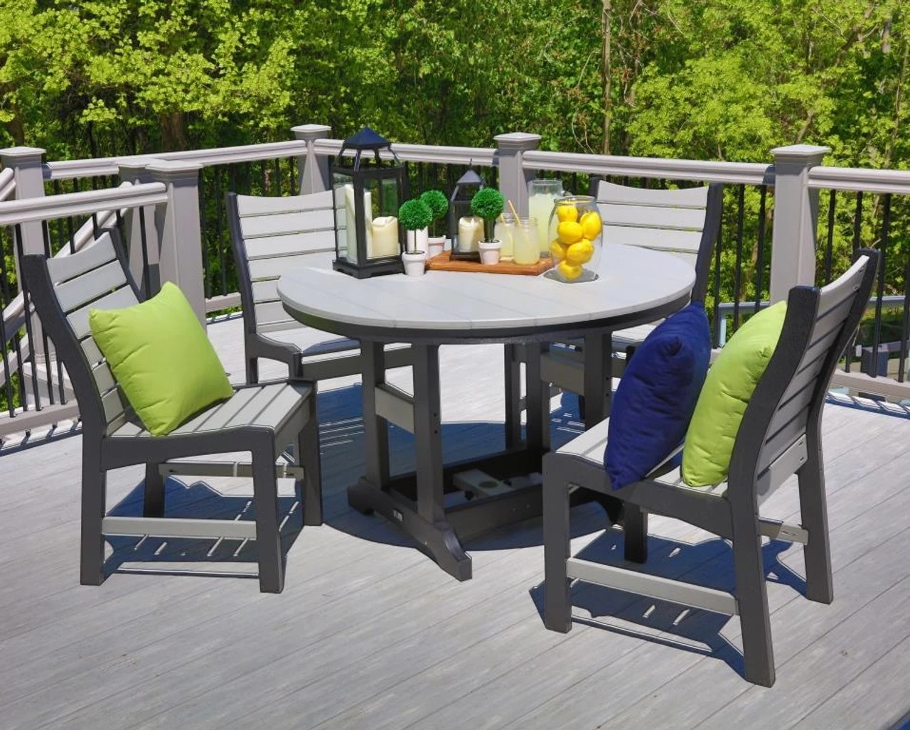 Berlin Gardens Resin Bristol 48 In Round 4 Seat Dining Set 2 Berlin Gardens Resin Bristol 48 In Round 4 Seat Dining Set - Image 2