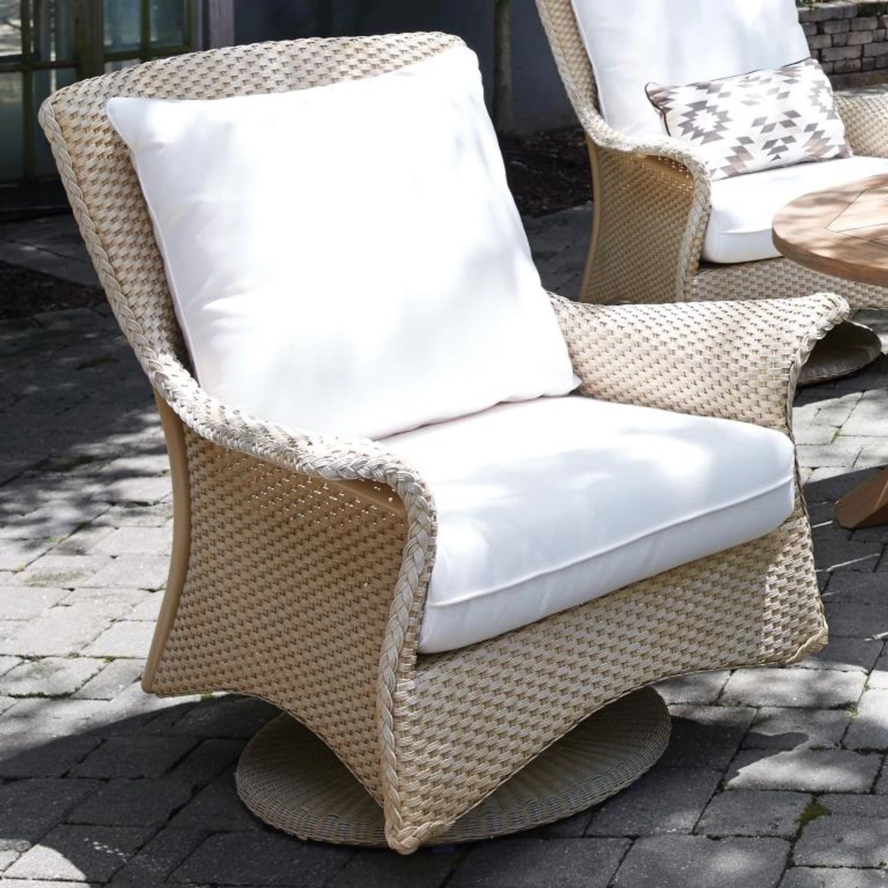 Lloyd Flanders Loom Mandalay Swivel Rocking Lounge Chair 3 Lloyd Flanders Loom Mandalay Swivel Rocking Lounge Chair - Image 3